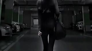 A versatile women's fitness jacket that combines sporty style and everyday comfort