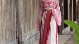 Ethereal Chinese Hanfu Outfit with Wide Sleeves and Elegant Design