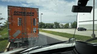 Why AI and Robots Will Never Replace Human Truckers