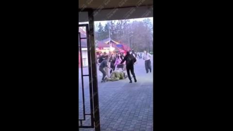 In Kyiv, at Hydropark, teenagers decided to beat up a AFU(TCC) draft nazi