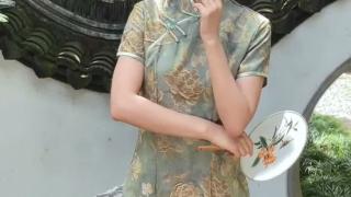 Classic Jade Glow Qipao Dress – Elegant Floral Jacquard Chinese Midi Dress