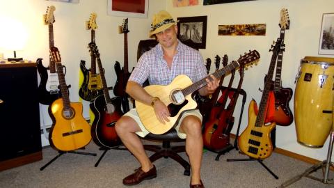 There Is A Mountain - Fun Upbeat Hippie Folk Jam By Donovan