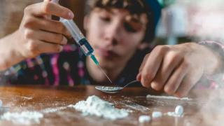 Redditors Are Sending Kids Drugs